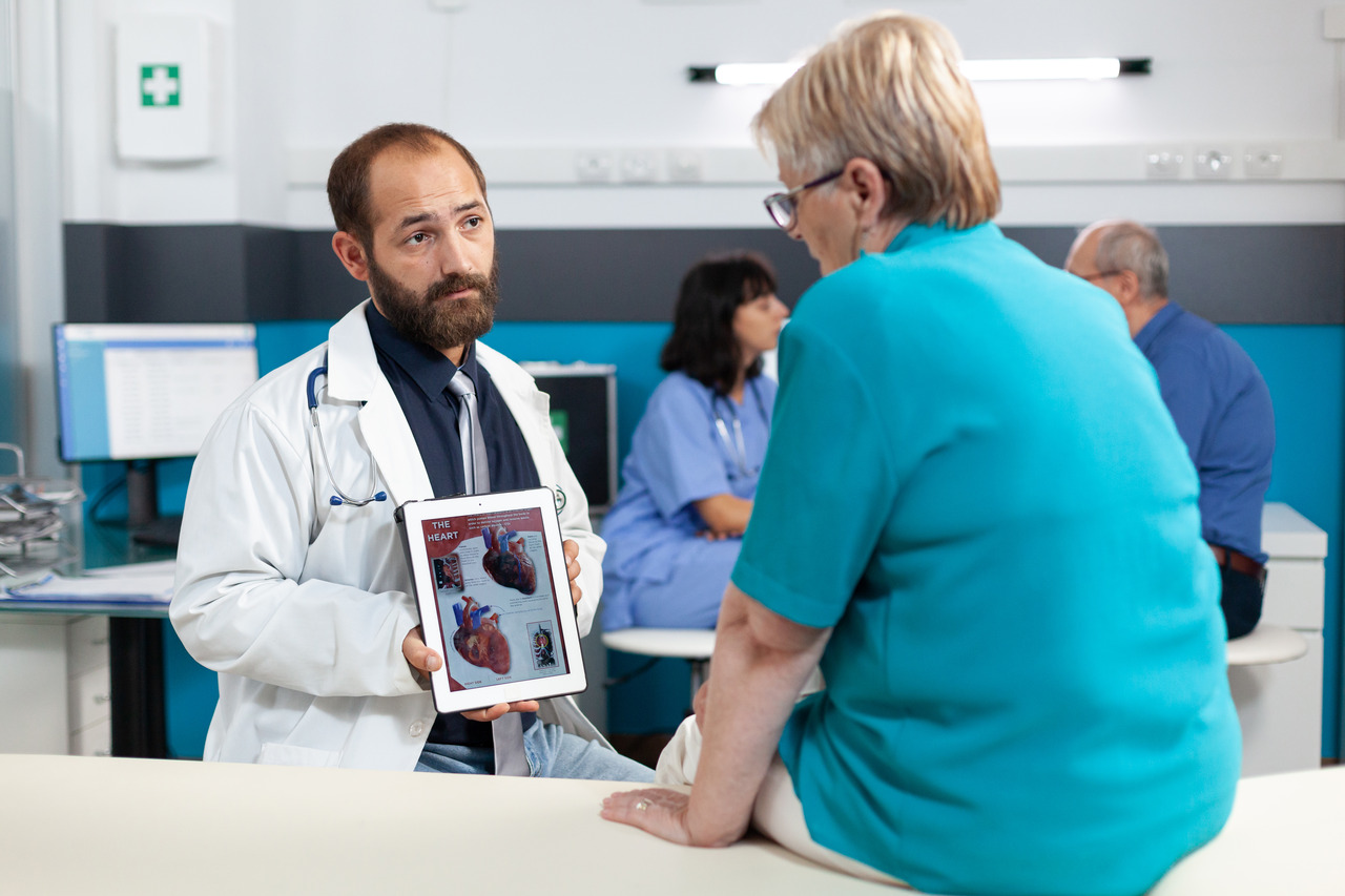Doctor explaining the stages of kidney disease
